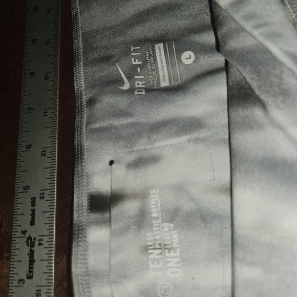 Nike Dri Fit Capri's Large - Picture 4 of 8